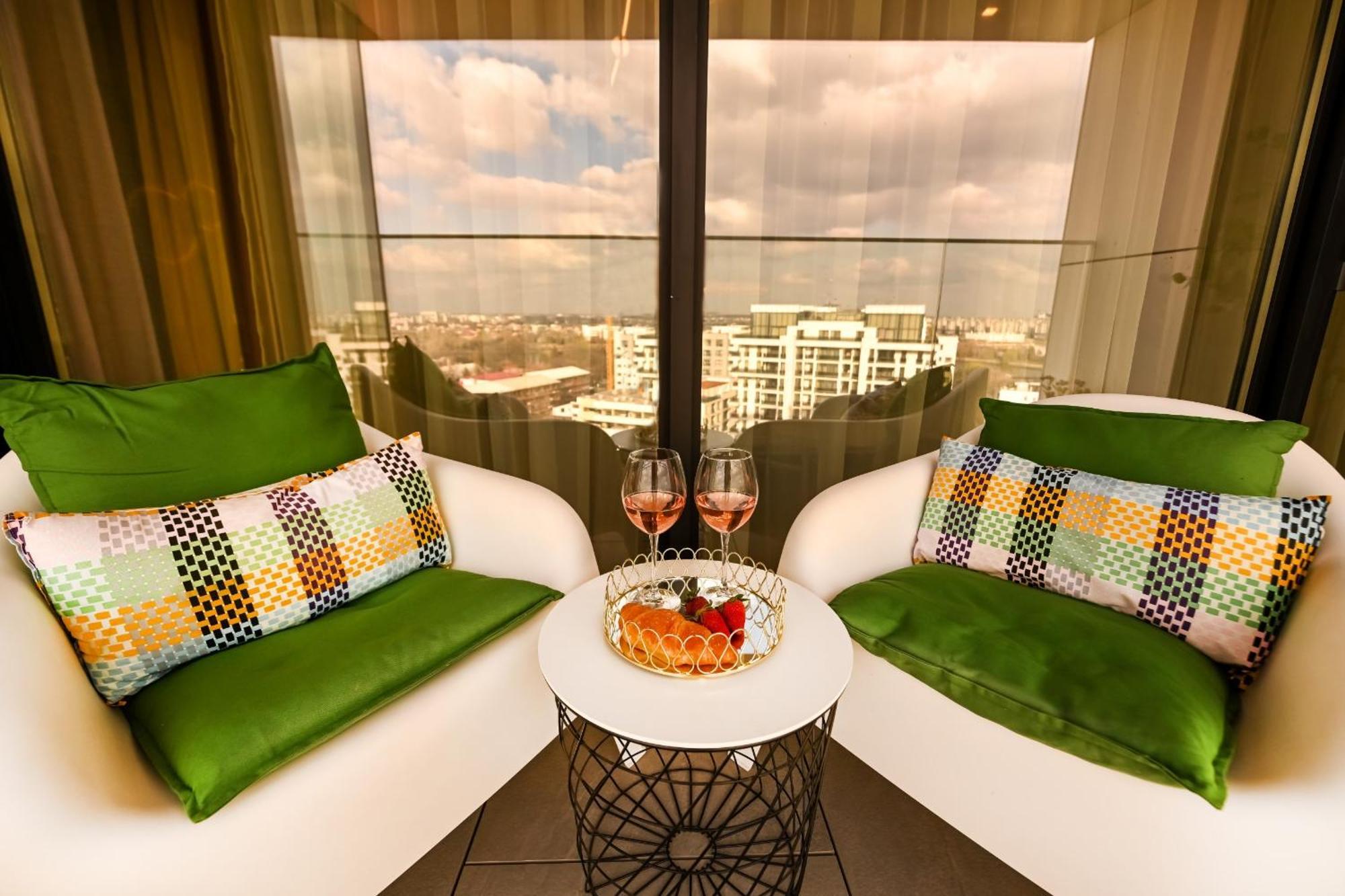 One Verdi Park Exclusive Apartments - Panoramic View & Private Parking Bucharest Luaran gambar