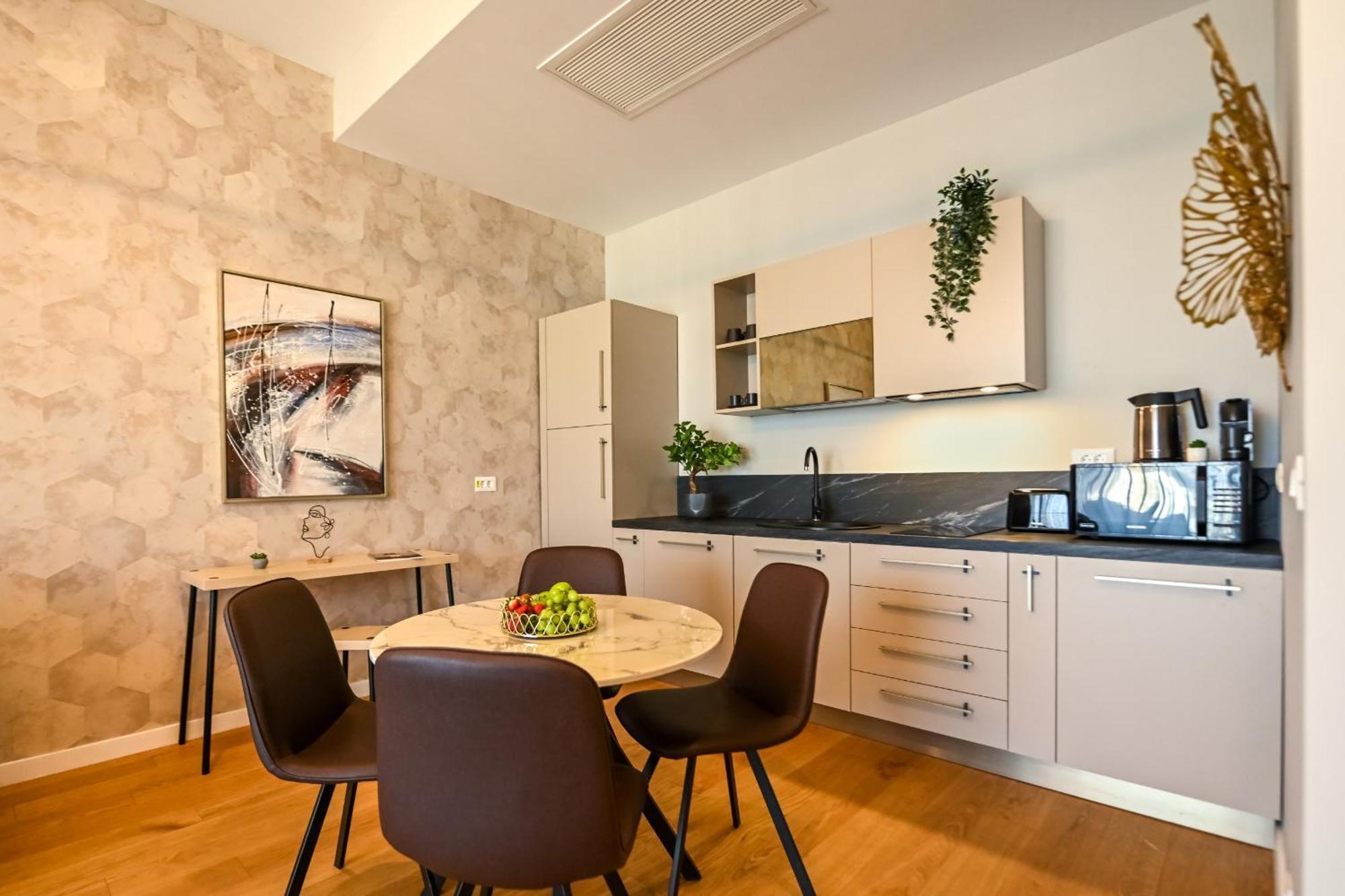 One Verdi Park Exclusive Apartments - Panoramic View & Private Parking Bucharest Luaran gambar