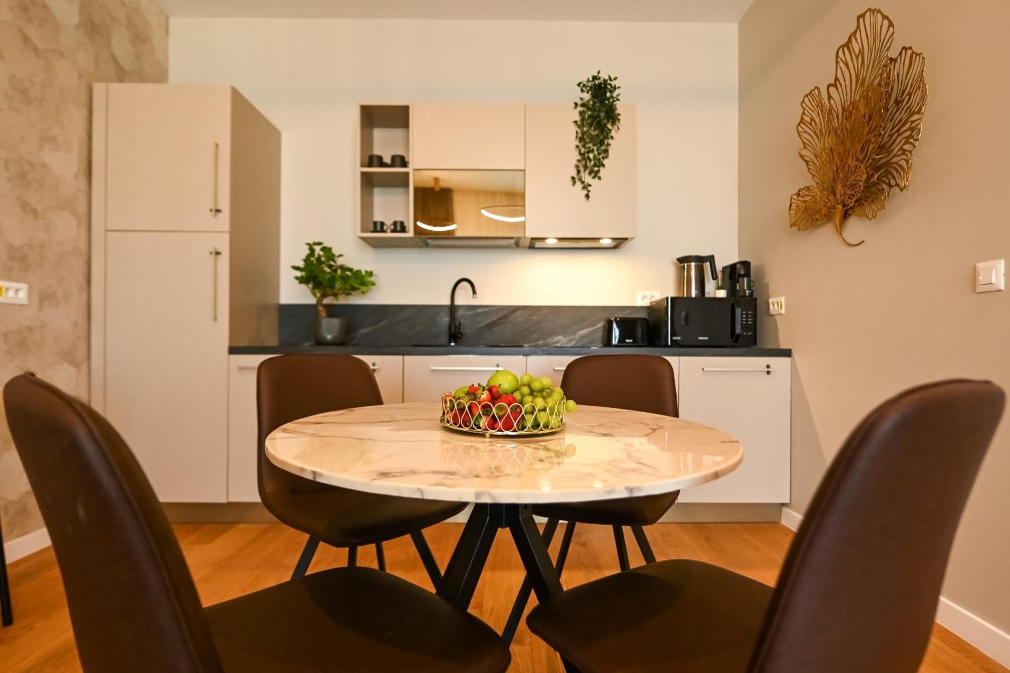 One Verdi Park Exclusive Apartments - Panoramic View & Private Parking Bucharest Bilik gambar