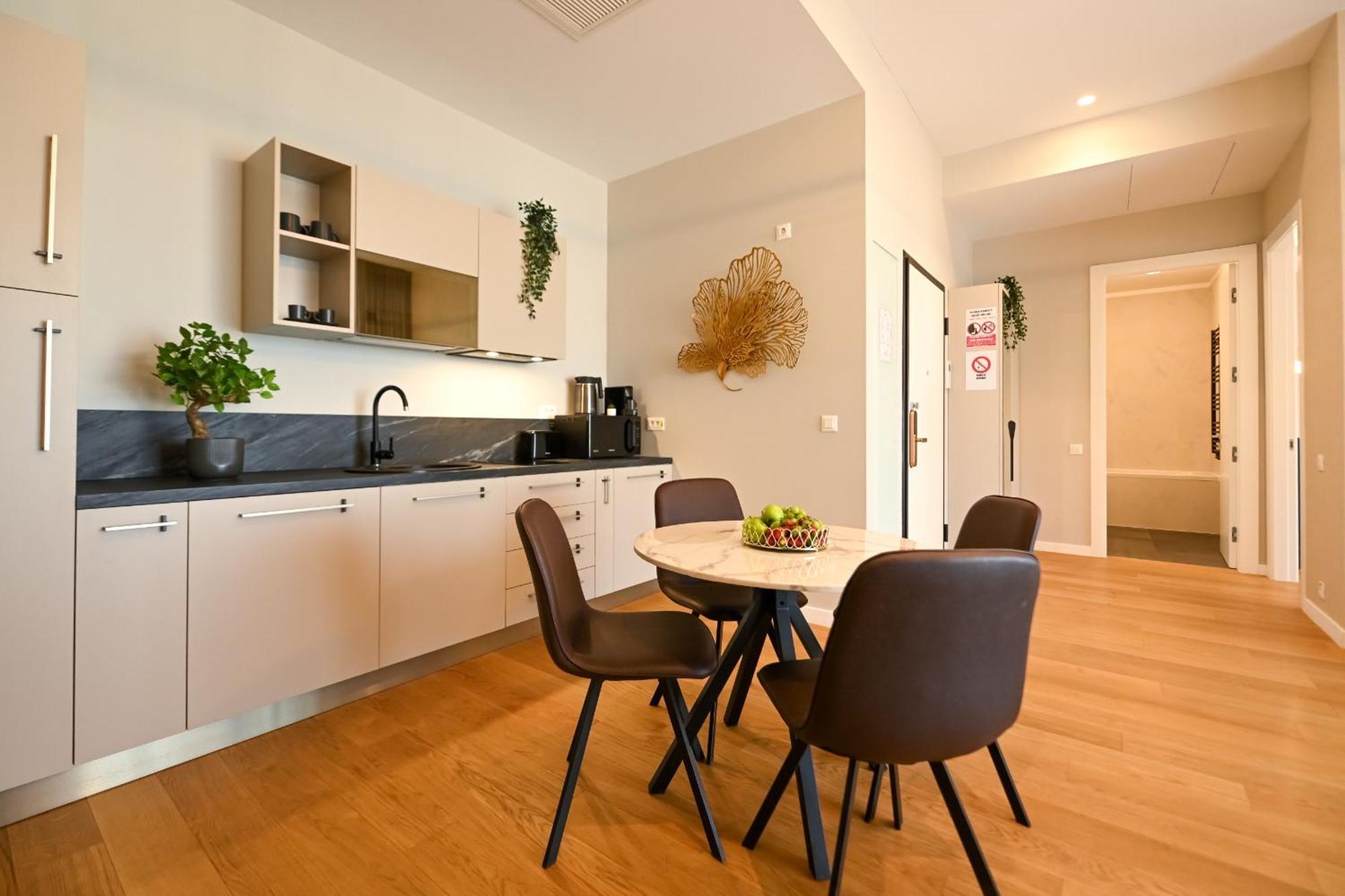 One Verdi Park Exclusive Apartments - Panoramic View & Private Parking Bucharest Bilik gambar