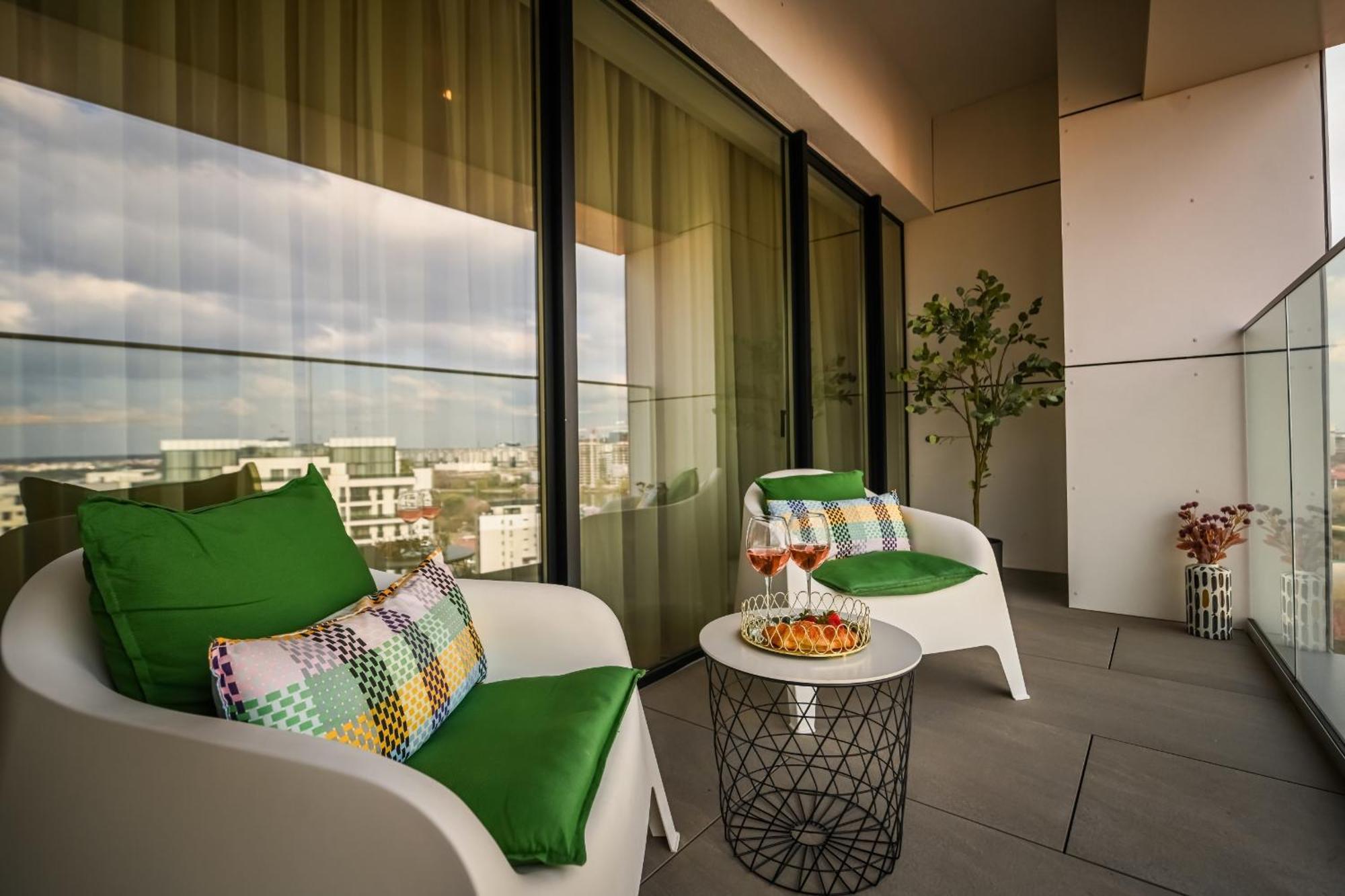 One Verdi Park Exclusive Apartments - Panoramic View & Private Parking Bucharest Bilik gambar