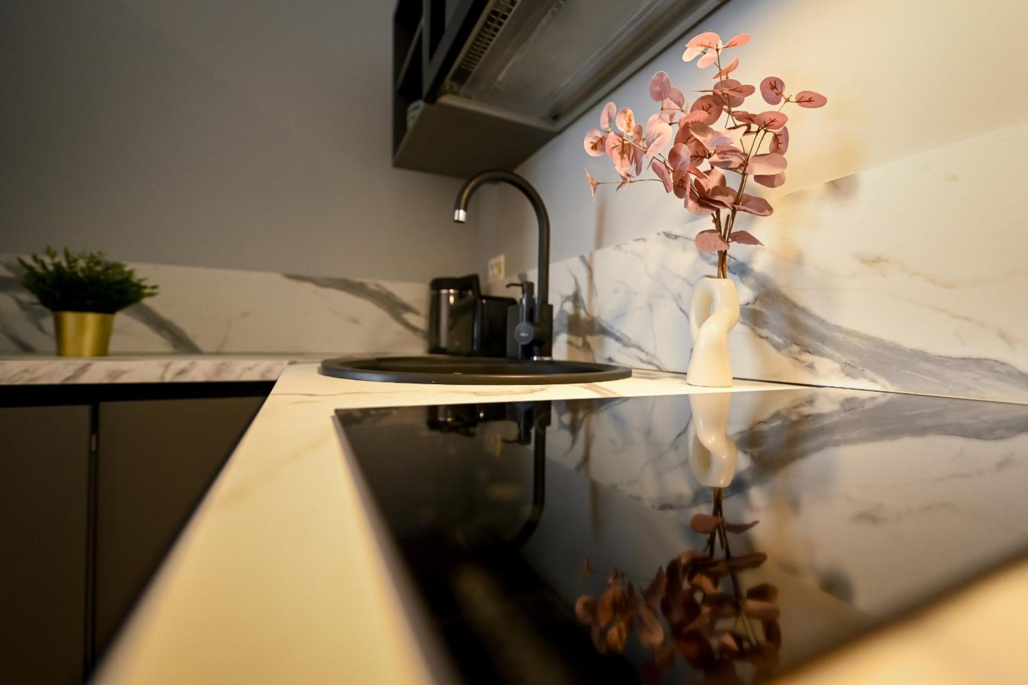One Verdi Park Exclusive Apartments - Panoramic View & Private Parking Bucharest Bilik gambar
