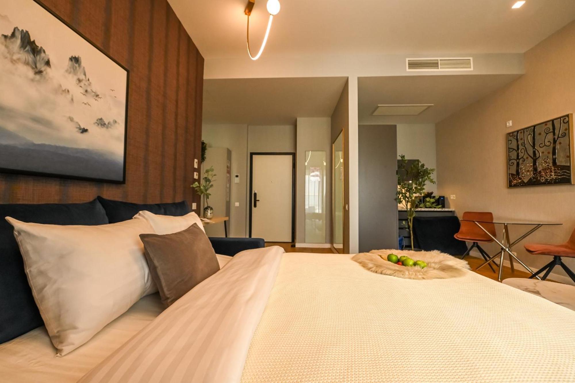 One Verdi Park Exclusive Apartments - Panoramic View & Private Parking Bucharest Bilik gambar