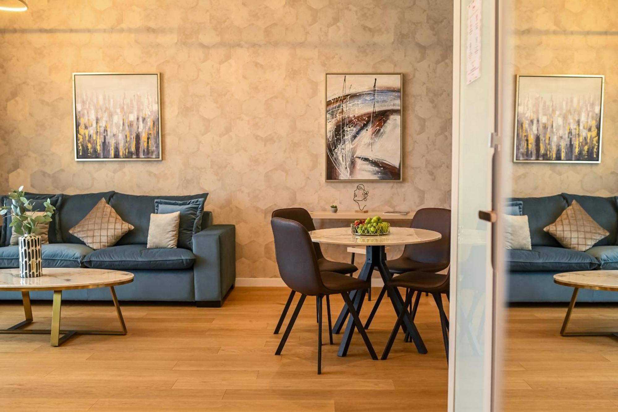 One Verdi Park Exclusive Apartments - Panoramic View & Private Parking Bucharest Bilik gambar