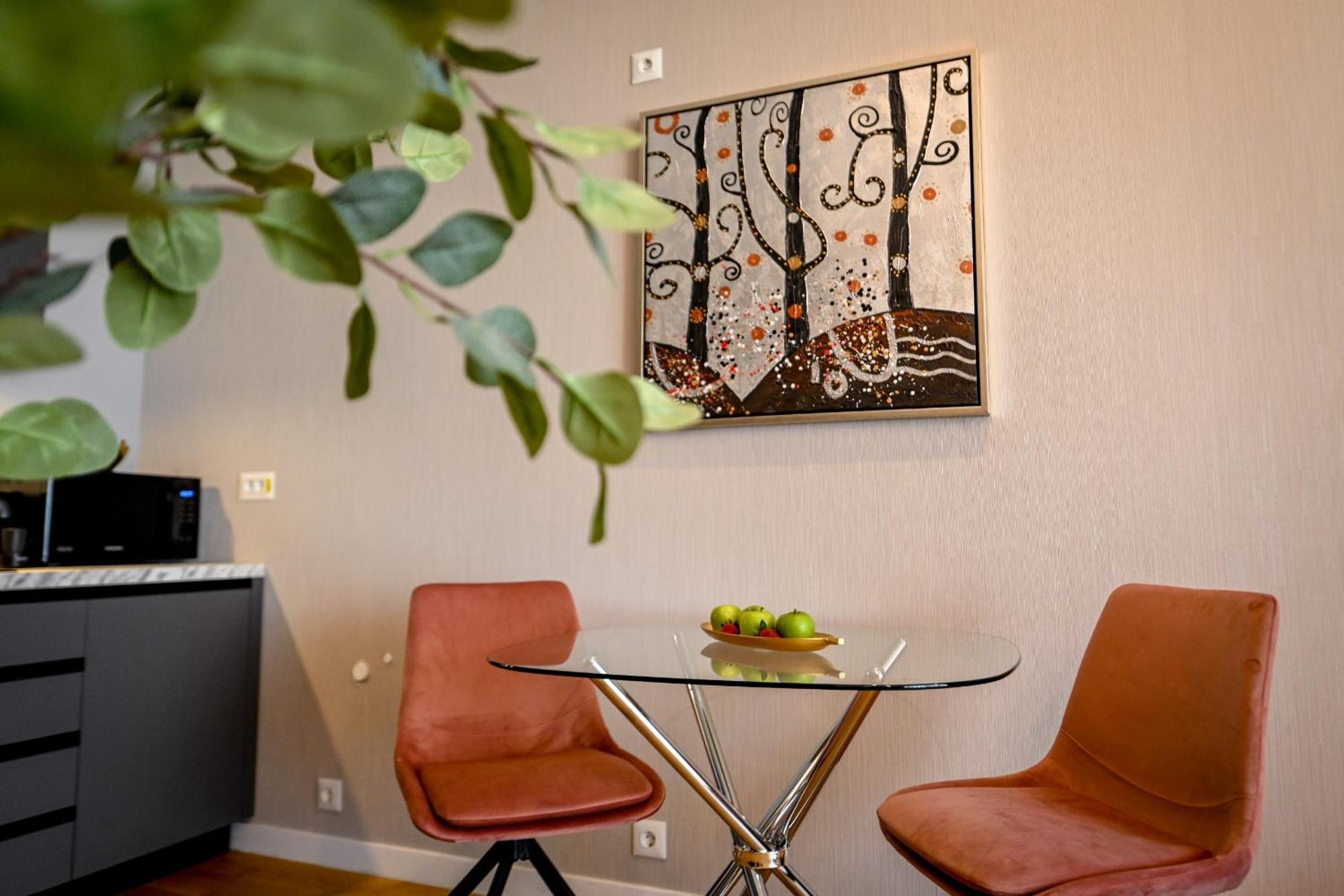 One Verdi Park Exclusive Apartments - Panoramic View & Private Parking Bucharest Bilik gambar
